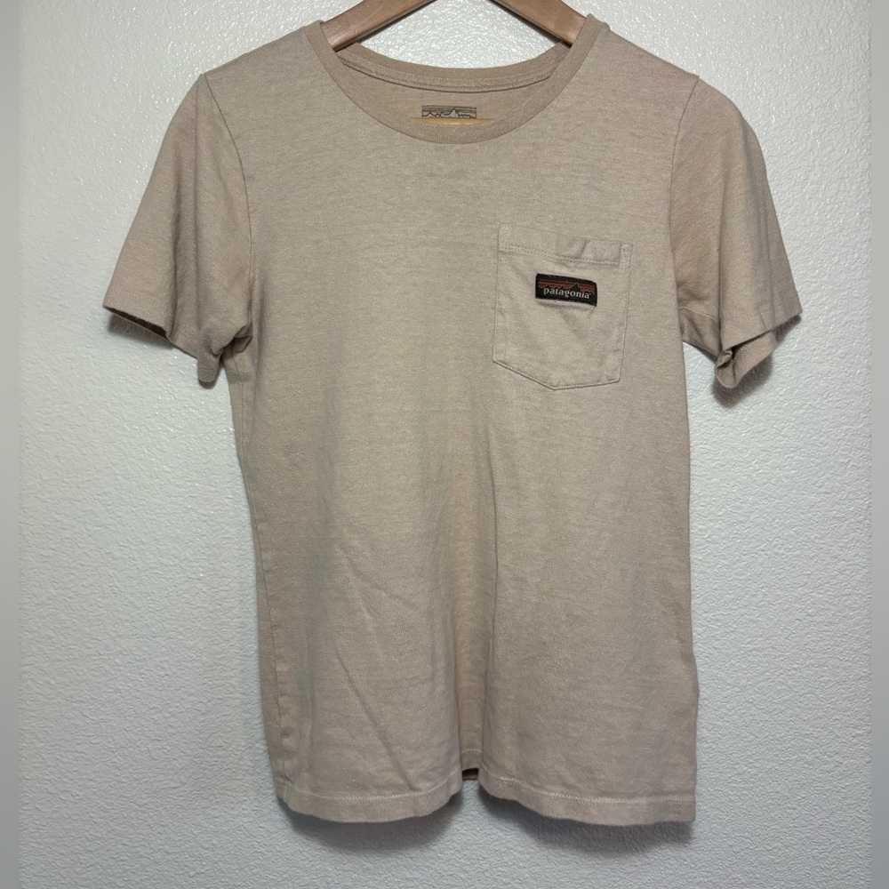Patagonia Light Tan Men’s Work Pocket Tee Size XS | gorpcore | hemp blend